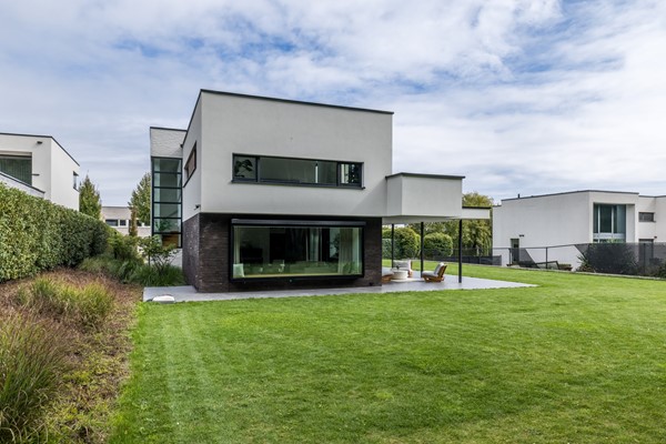 Foto - Te koop: Imposant ontworpen villa uit 2023 die alles te bieden heeft: luxe, comfort en duurzaamheid in de geliefde nieuwbouwwijk Park Hoogveld